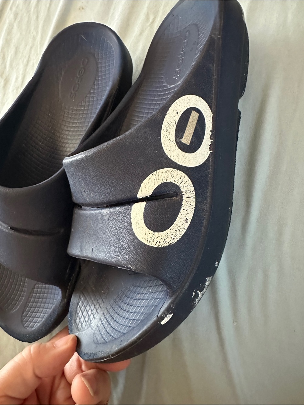 Oofos ooahh navy slides sz 7 - Picture 2 of 5